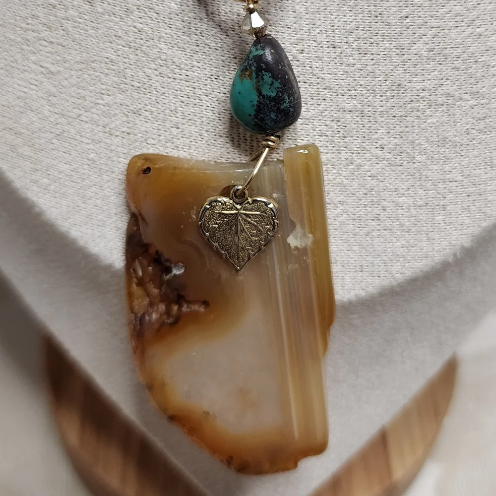 VINTAGE 70'S GEMSTONE BEADED NECKLACE WITH AGATE SLICE PENDANT